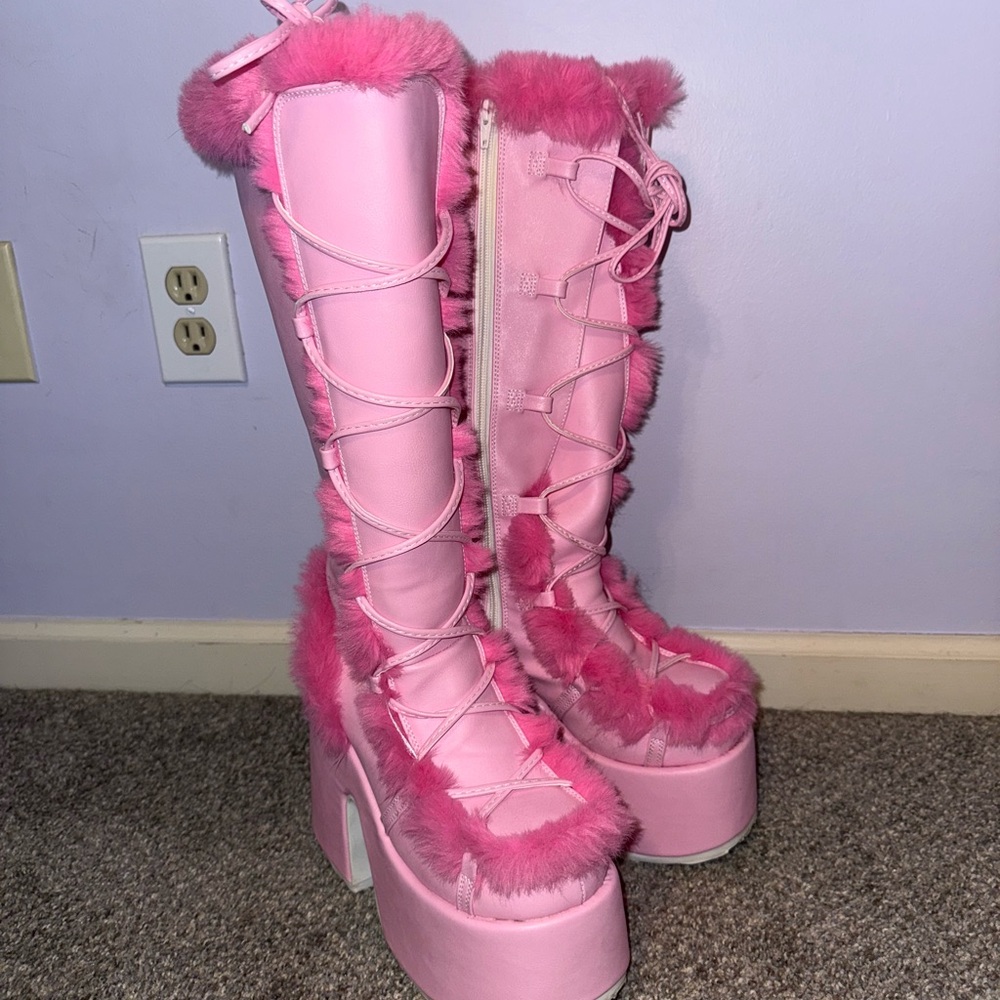 Demonia hot pink camel 311